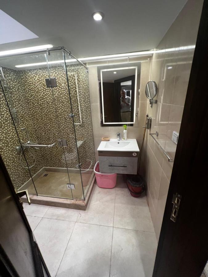 Luxury Flat With Garden And Private Entrance شقة فاخرة بحديقة و مدخل خاص ไคโร ภายนอก รูปภาพ