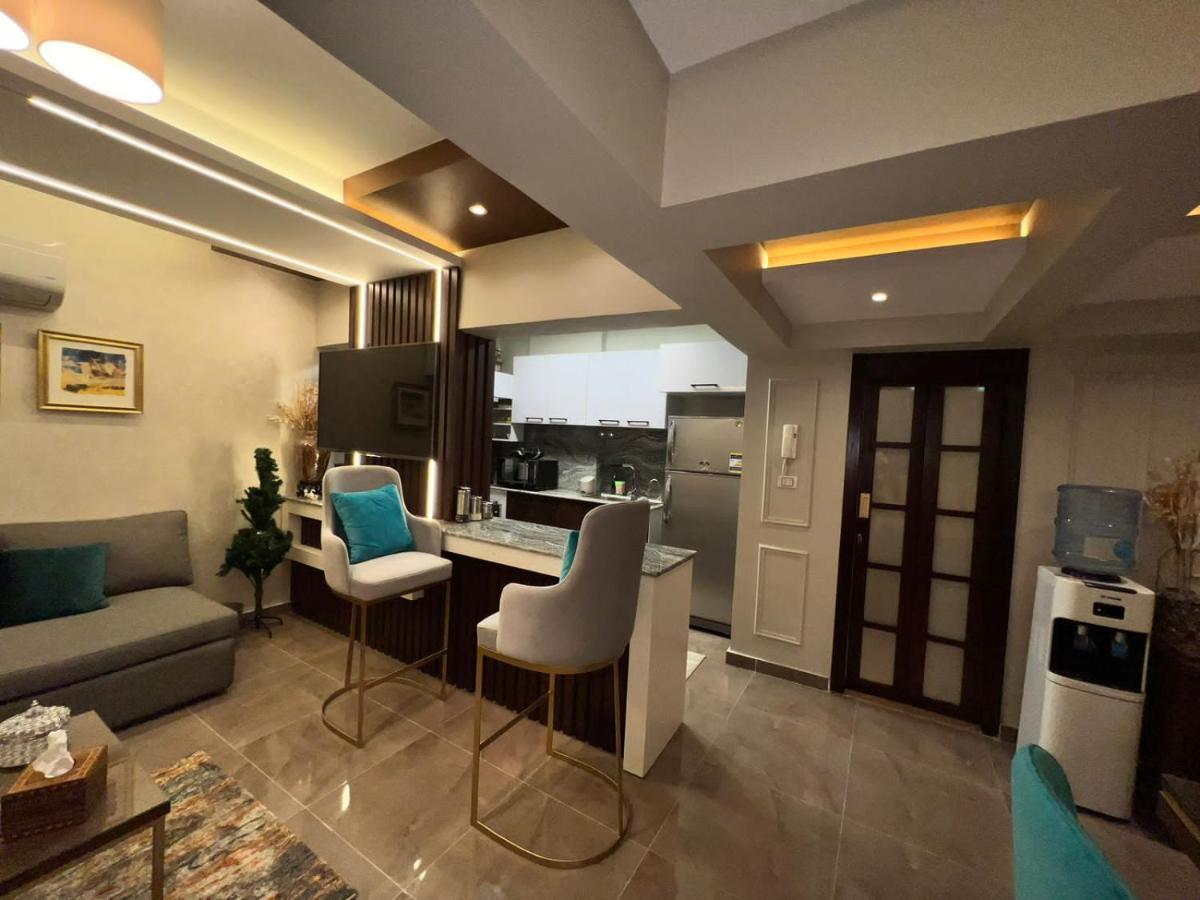 Luxury Flat With Garden And Private Entrance شقة فاخرة بحديقة و مدخل خاص ไคโร ภายนอก รูปภาพ