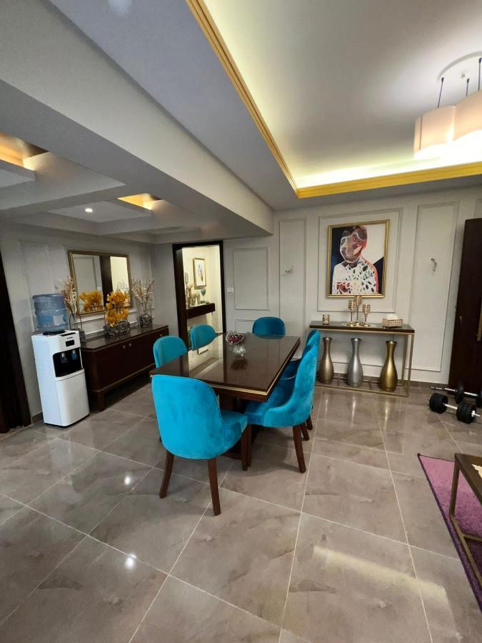Luxury Flat With Garden And Private Entrance شقة فاخرة بحديقة و مدخل خاص ไคโร ภายนอก รูปภาพ