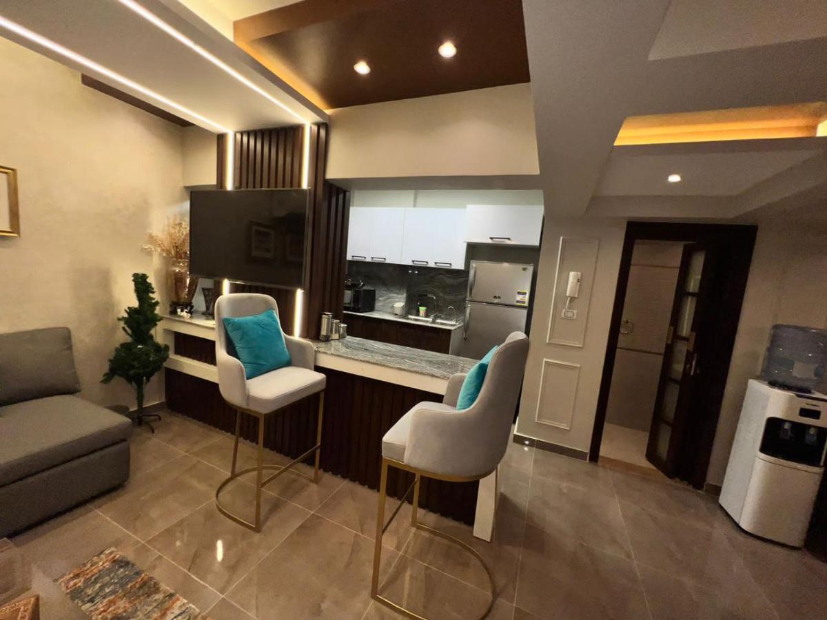 Luxury Flat With Garden And Private Entrance شقة فاخرة بحديقة و مدخل خاص ไคโร ภายนอก รูปภาพ