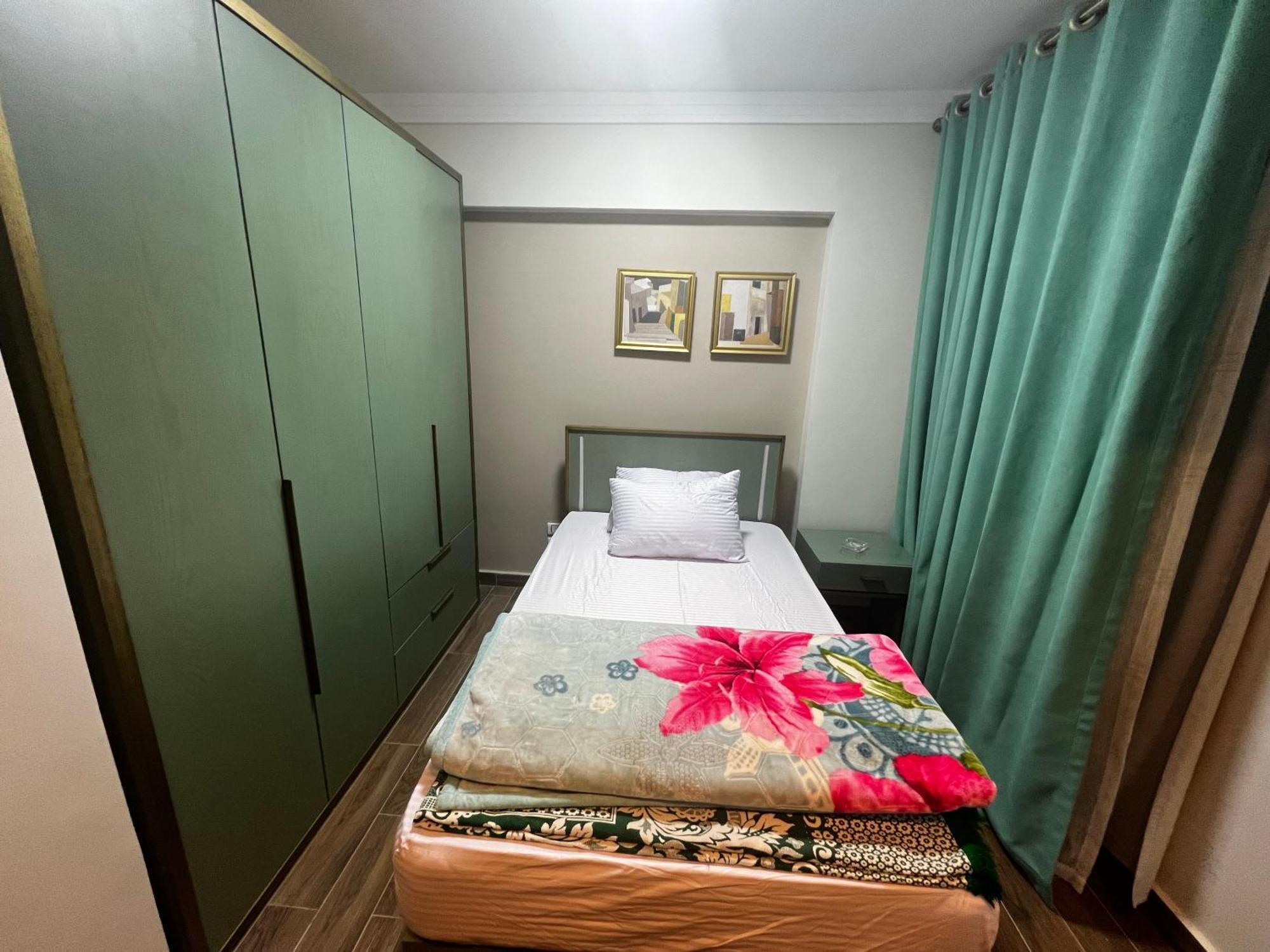 Luxury Flat With Garden And Private Entrance شقة فاخرة بحديقة و مدخل خاص ไคโร ภายนอก รูปภาพ